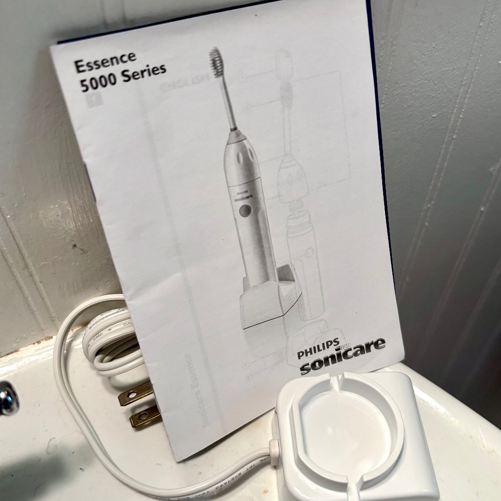 *~*🪥 🦷 NEW PHiLiPS SONiCARE Toothbrush CHARGER BASE for Essence 5000 Series+